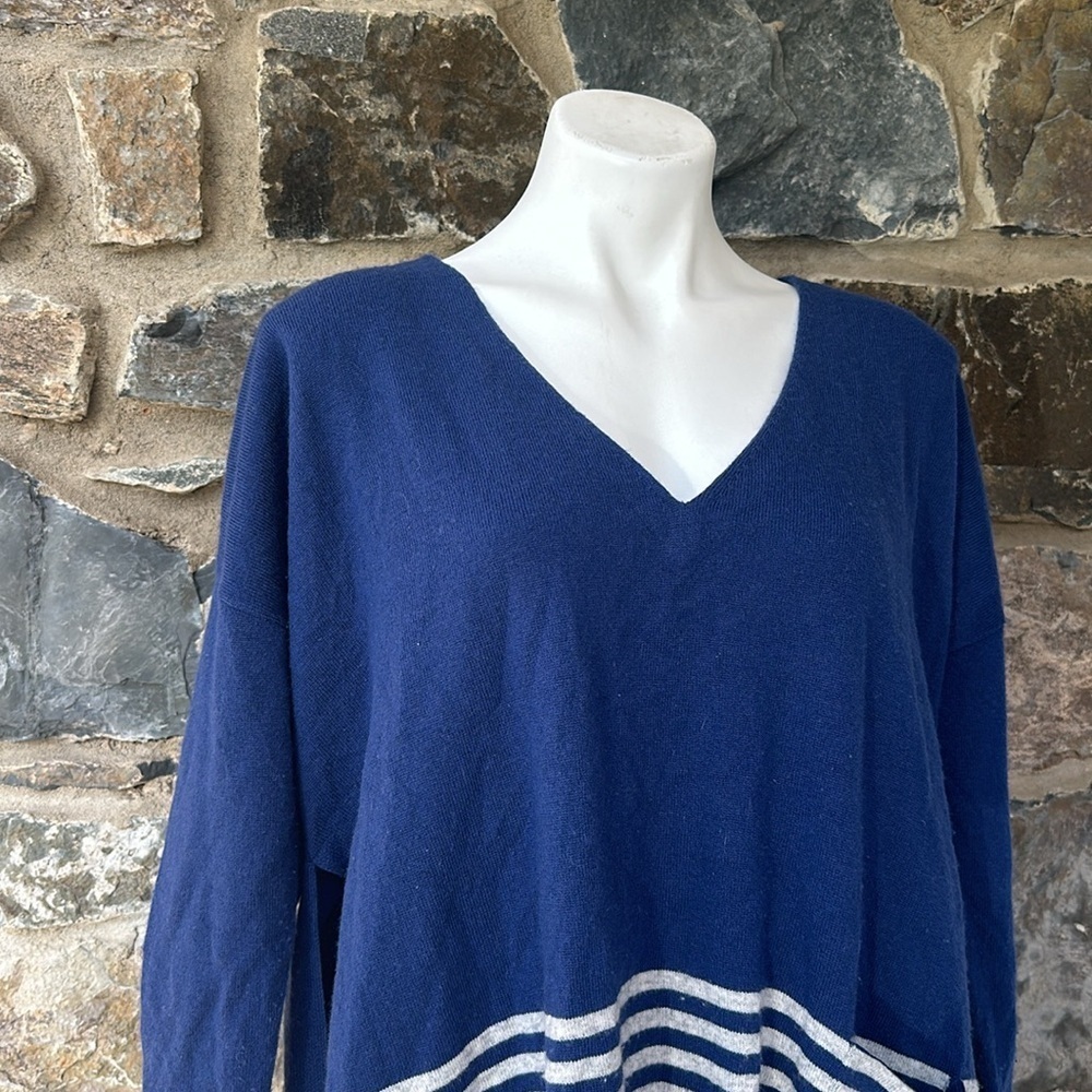 Vineyard Vines Oversized Striped V-Neck Poncho Sweater in Navy & Gray Size XS - Picture 7 of 12